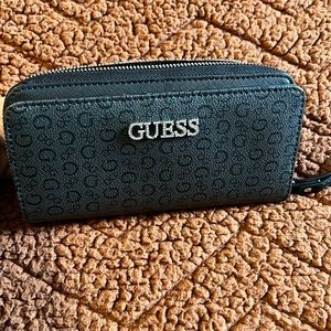 GUESS wallet